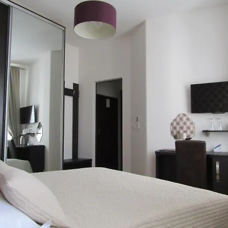 Square Piazza Гостьовий будинок 4*