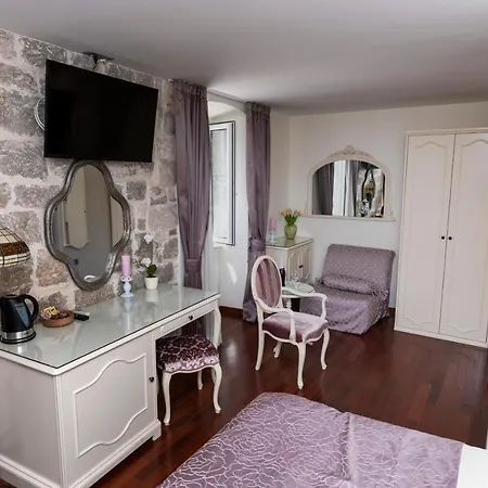 Гостьовий будинок Square Piazza 4*